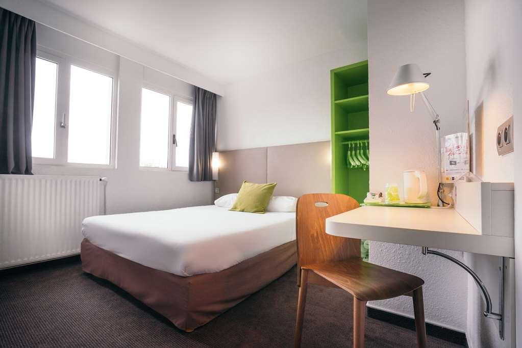 Campanile Creteil Centre Hotel Room photo
